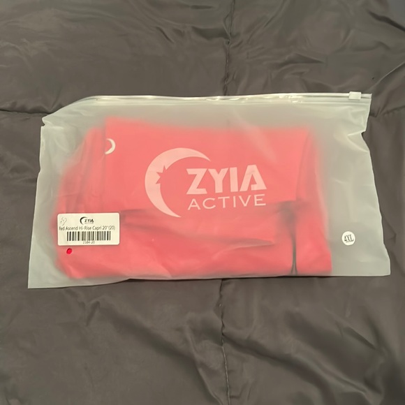 Zyia Red Ascend Hi-Rise Capri 20” size 20 - Picture 2 of 5